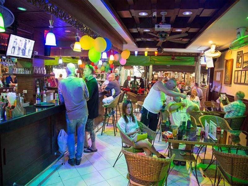 פאטאיה Harrys Hotel Bar & Restaurant מראה חיצוני תמונה