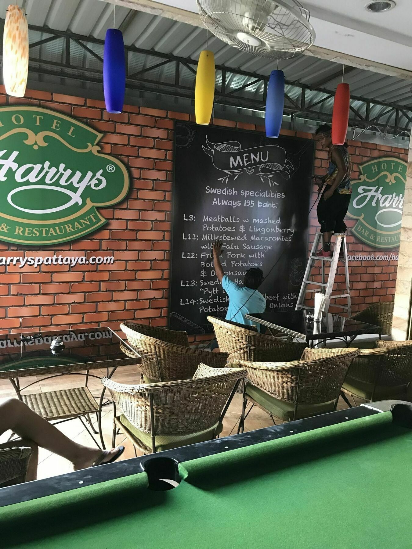 פאטאיה Harrys Hotel Bar & Restaurant מראה חיצוני תמונה