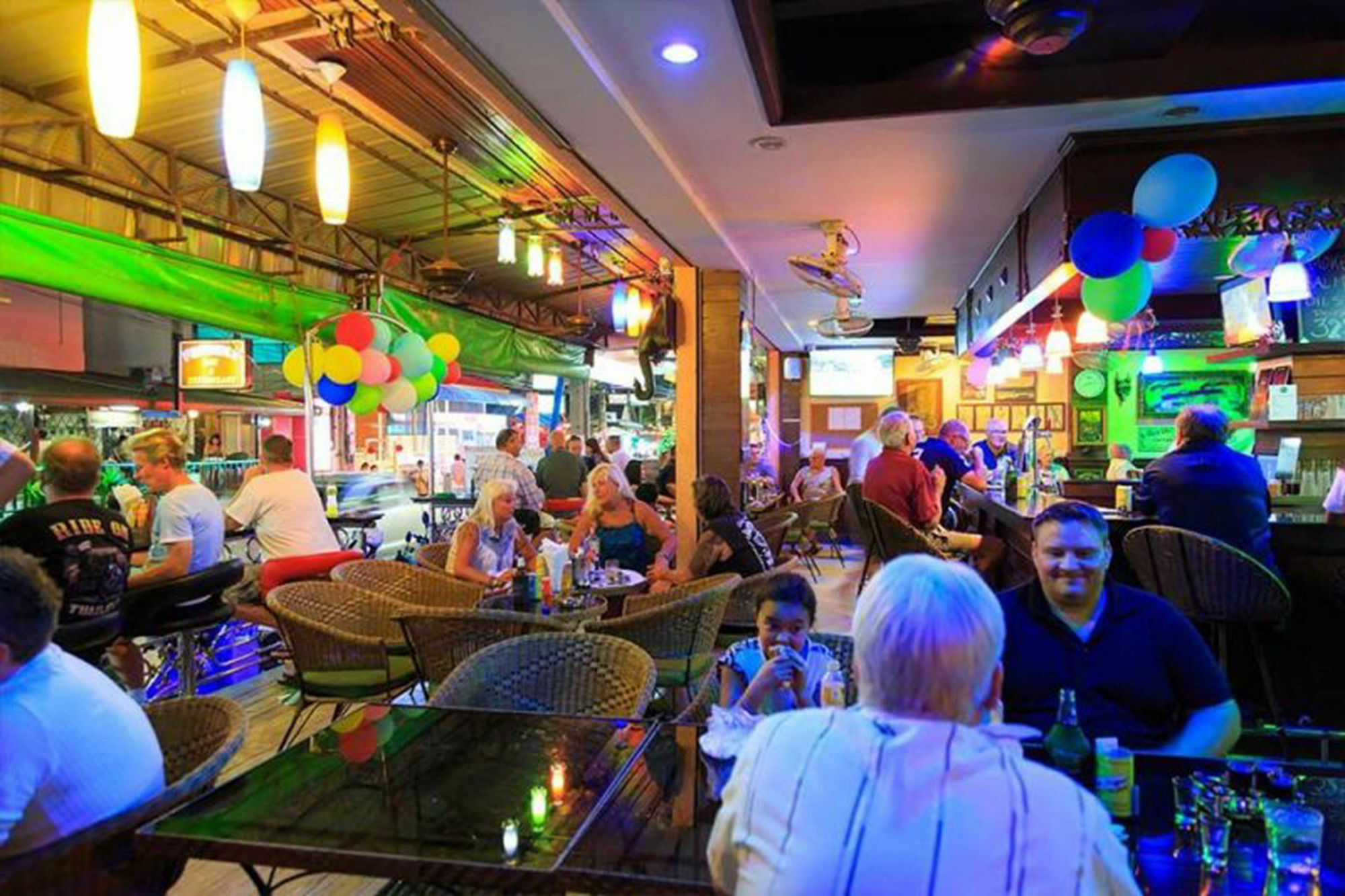 פאטאיה Harrys Hotel Bar & Restaurant מראה חיצוני תמונה